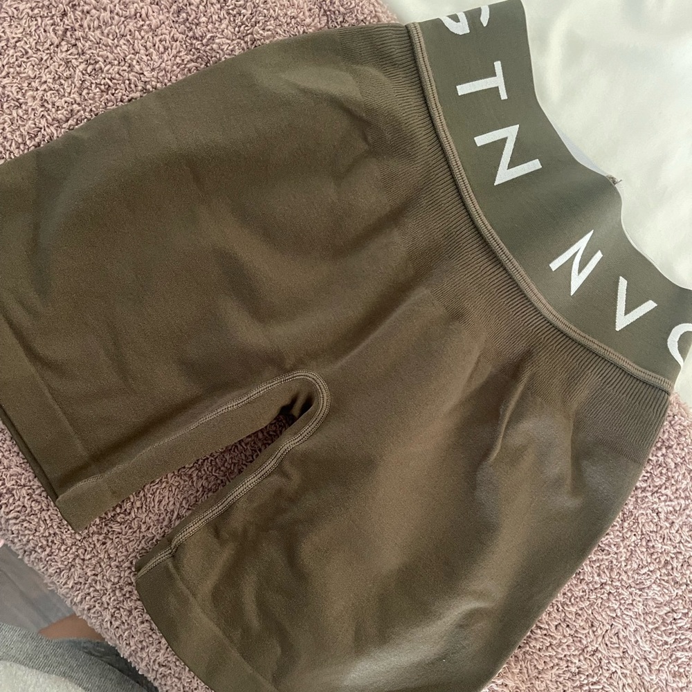 NVGTN sport seamless shorts in green